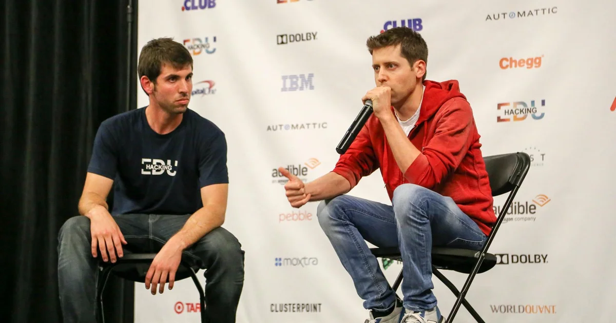 Alex Cory à esquerda e Sam Altman à direita em conversa de 5 de março de 2016.