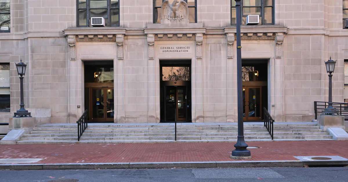 Entrada da sede da General Services Administration em Washington.