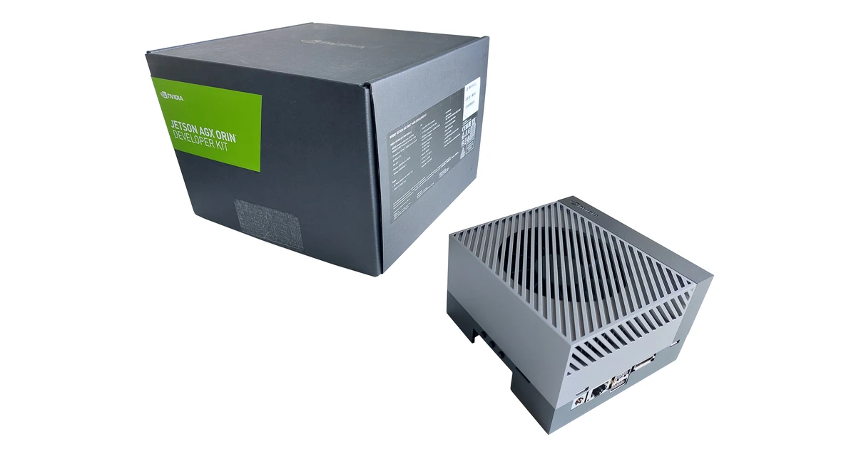 Kit NVIDIA Jetson AGX Orin e sua embalagem em fotografia de Auledas de 2024