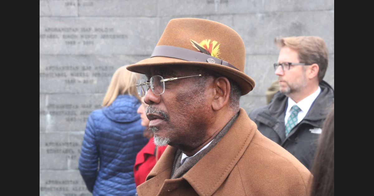 Gregory Meeks de chapéu marrom durante cerimônia em Copenhague, em janeiro de 2026
