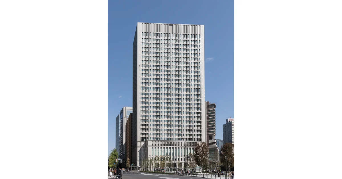 Hitachi: receita cresce 17% e lucro recua 12% Edifício Nissay Marunouchi em Tóquio, identificado como sede da Hitachi em fotografia de outubro de 2018.