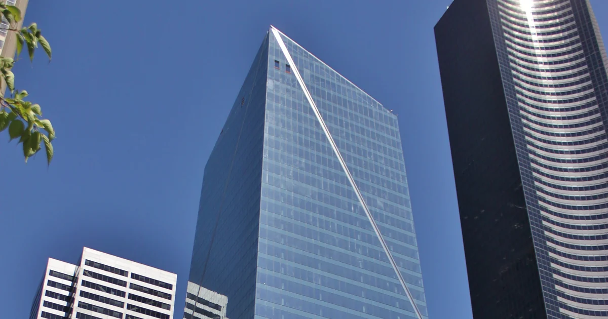 Detalhe da F5 Tower em construção em Seattle em julho de 2017