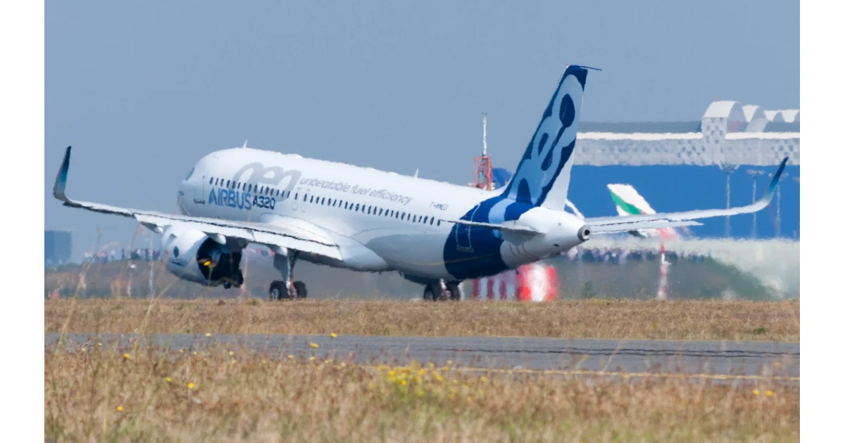 Airbus A320neo F-WNEO decola em Toulouse-Blagnac em setembro de 2014.