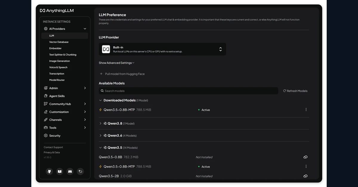 Tela do AnythingLLM com provedor Built-in e tabela de modelos locais disponíveis