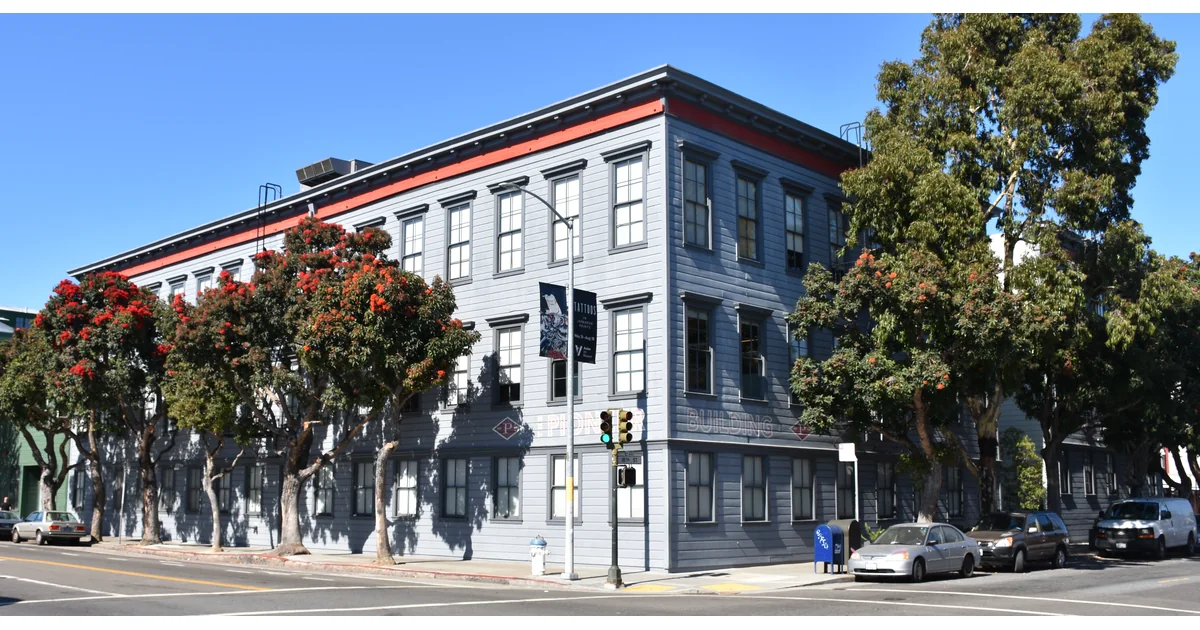 Fachada do Pioneer Building, que abrigava escritórios da OpenAI em julho de 2019.